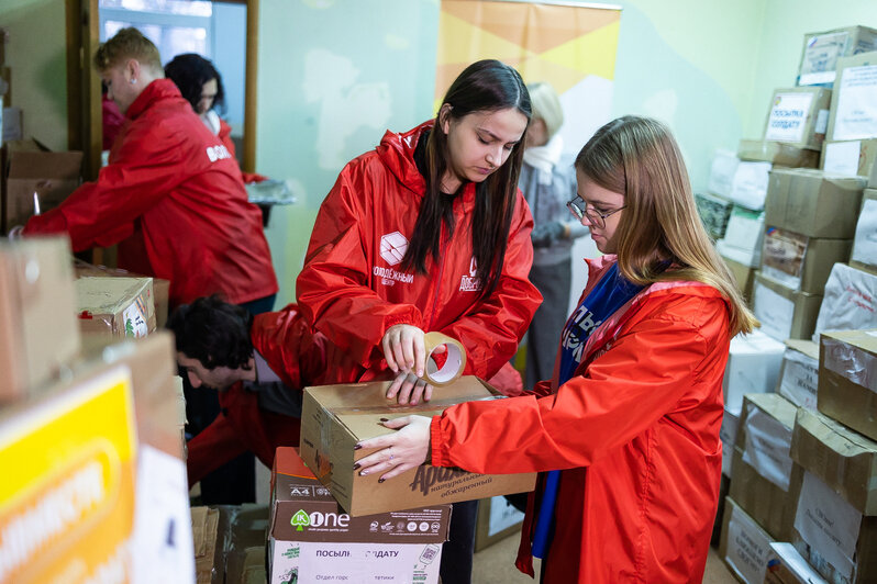Калининградцы за месяц собрали более 1 200 посылок бойцам СВО (фоторепортаж) | Фото: Александр Подгорчук 