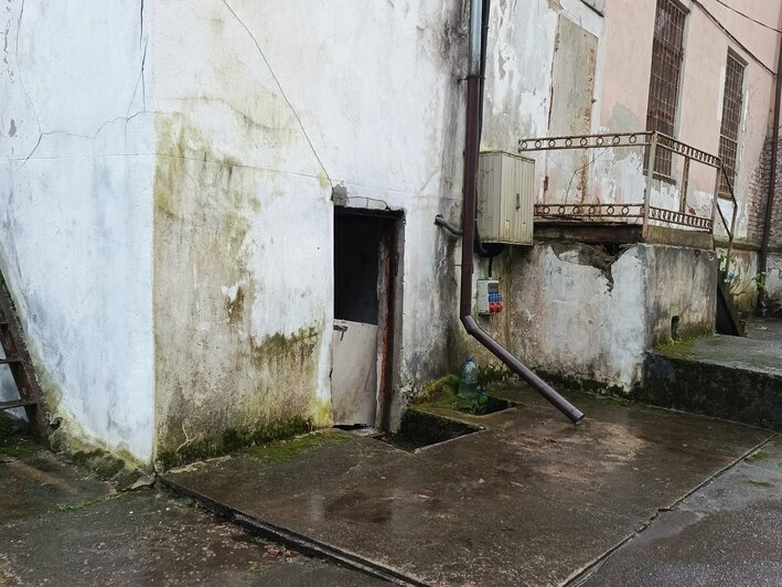 Многострадальное здание бывшего штаба в Холмогоровке хотят отдать федеральному Центру исторической памяти - Новости Калининграда | Фото: Раиса Куликова