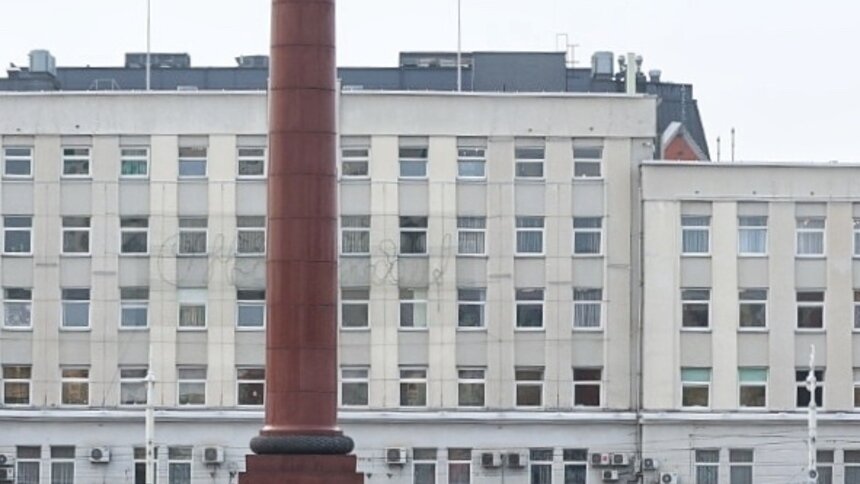 На площади Победы в Калининграде начал расти каркас будущей новогодней ёлки (фоторепортаж)  - Новости Калининграда | Фото: Александр Подгорчук / «Клопс»