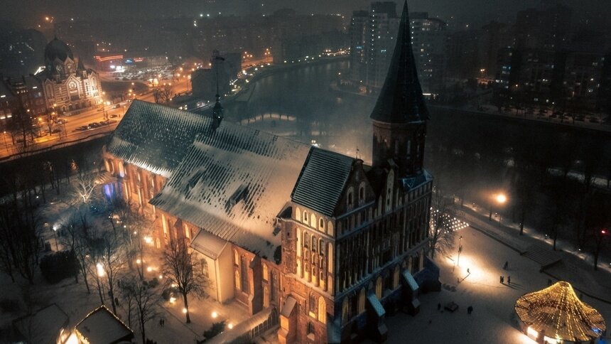 Промельк Беллы: Алексей Гориболь и Сати Спивакова покажут спектакль-посвящение Белле Ахмадулиной на острове Канта - Новости Калининграда