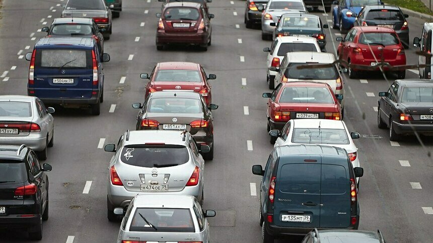 Центр Калининграда встал в пробках из-за перекрытия Гвардейского проспекта, на Донского стояли по 40 минут - Новости Калининграда | Фото: Александр Подгорчук / Архив «Клопс»