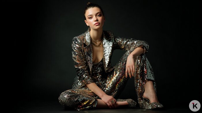 Эксперты перечислили 8 банальных ошибок, которые дешевят новогодний образ - Новости Калининграда | Иллюстрация: Ксения Александрова / «Клопс»