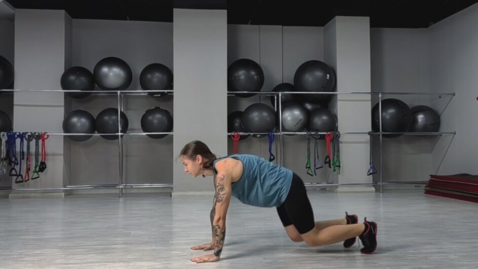 Как делать кардио, если в распоряжении всего два «квадрата»: советы экспертов - Новости Калининграда | Иллюстрация: скриншот видео «Лайфхкер» / Ия Зорина 