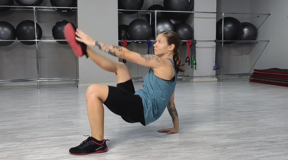 Как делать кардио, если в распоряжении всего два «квадрата»: советы экспертов - Новости Калининграда | Иллюстрация: скриншот видео «Лайфхкер» / Ия Зорина 