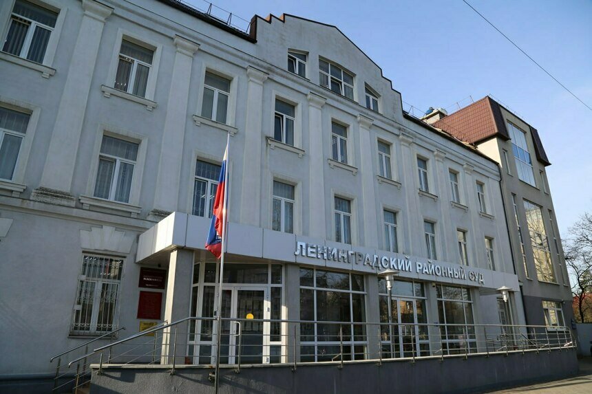 Суд решил взыскать с курящих соседей по 10 тысяч рублей.  | Фото: тг-канал Калининградского областного суда 