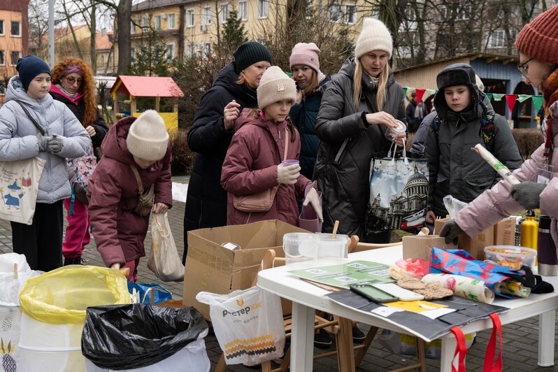 Весенний &quot;Экодвор&quot;. Очередь на сдачу вторсырья. | Фото: архив героя публикации материала.