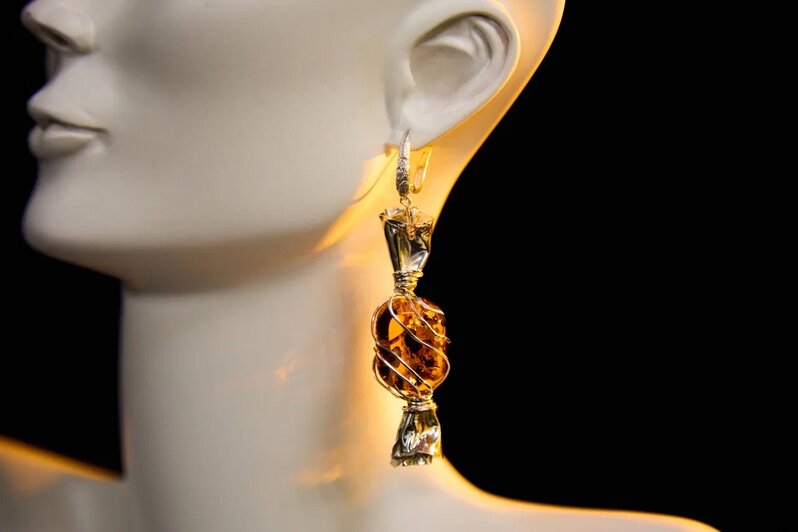 В Калининградской области создали конфеты, которые нельзя есть, но можно носить на ушах (фото) - Новости Калининграда | Фото: Калининградский янтарный комбинат