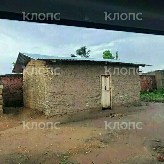 Жилища местных жителей очень ненадёжны  | Фото: Юлия Тараско