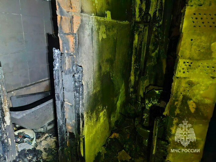 В Немане во время пожара в многоквартирном доме пострадала женщина - Новости Калининграда | Фото: МЧС России