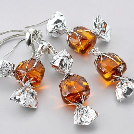 В Калининградской области создали конфеты, которые нельзя есть, но можно носить на ушах (фото) - Новости Калининграда | Фото: Калининградский янтарный комбинат