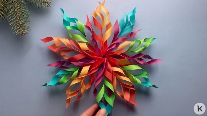 Чем занять ребёнка перед Новым годом: 5 оригинальных идей для бумажных снежинок  - Новости Калининграда | Иллюстрация: Ксения Александрова / «Клопс»