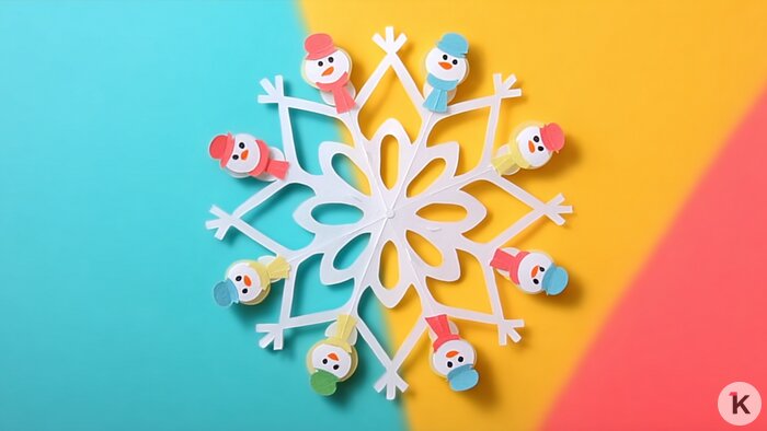 Чем занять ребёнка перед Новым годом: 5 оригинальных идей для бумажных снежинок  - Новости Калининграда | Иллюстрация: Ксения Александрова / «Клопс»
