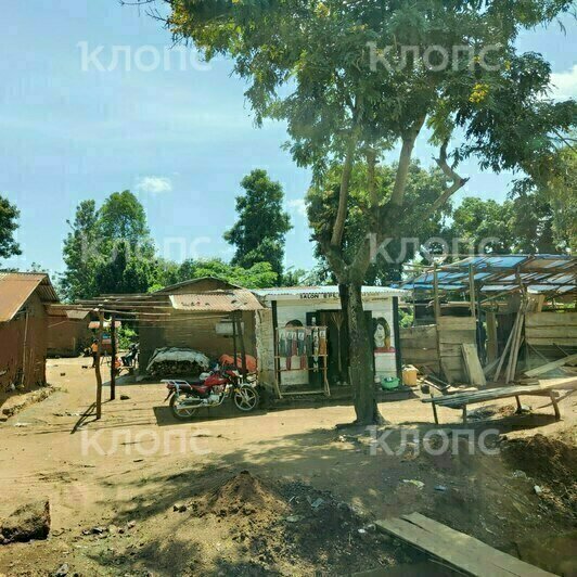 Жилища местных жителей очень ненадёжны  | Фото: Юлия Тараско