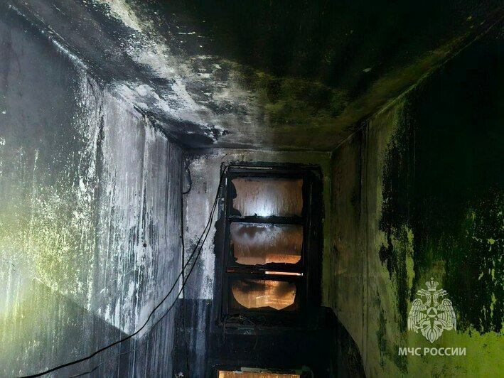 В Немане во время пожара в многоквартирном доме пострадала женщина - Новости Калининграда | Фото: МЧС России