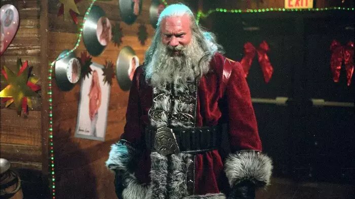 Список Гринча: 6 «взрослых» новогодних фильмов, которые не стоит смотреть всей семьёй - Новости Калининграда | Кадр из фильма «Санта-киллер»