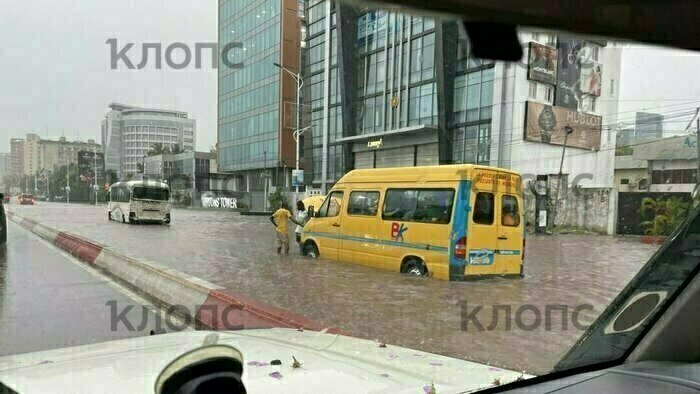 Во время ливней улицы превращались в реки  | Фото: Юлия Тараско