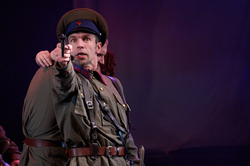 «Есть такая профессия»: калининградский музыкальный театр представил драматическую сагу «Офицеры» (фото)   - Новости Калининграда | Фото: пресс-служба музыкального театра / Дмитрий Кремер