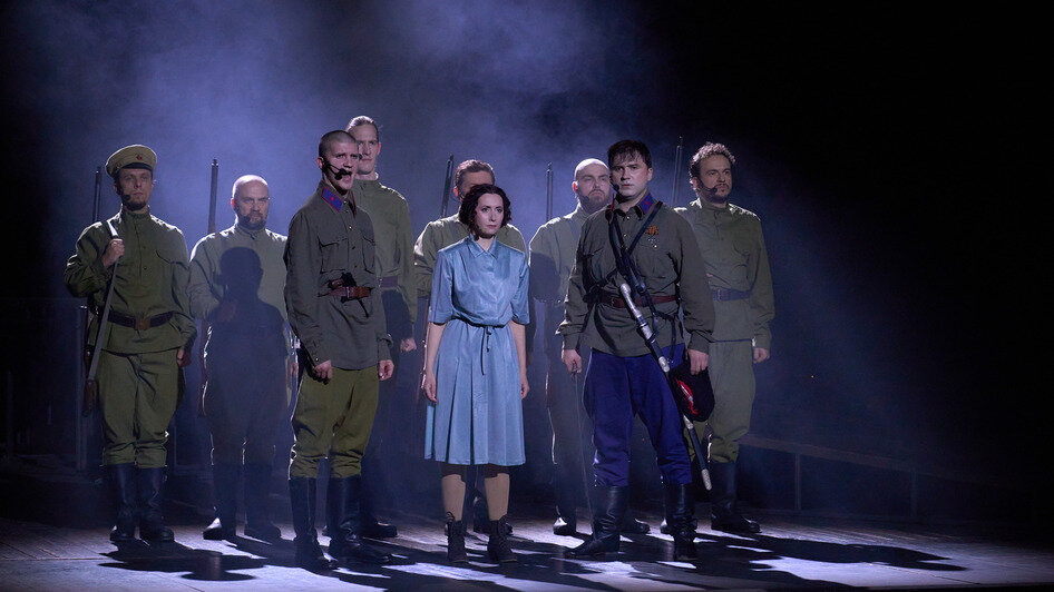 «Есть такая профессия»: калининградский музыкальный театр представил драматическую сагу «Офицеры» (фото)   - Новости Калининграда | Фото: пресс-служба музыкального театра / Дмитрий Кремер