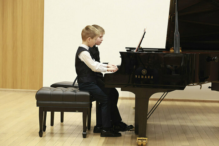 Братья-музыканты взяли пример с дяди  | Фото: из архива филиала ЦМШ - АИИ «Балтийский»