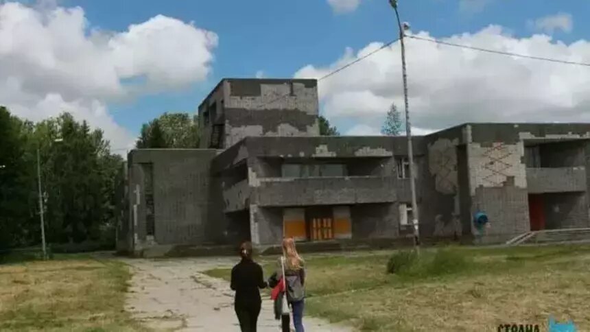 Дом культуры в Петрово похож на заброшку | Фото: архив "СК"