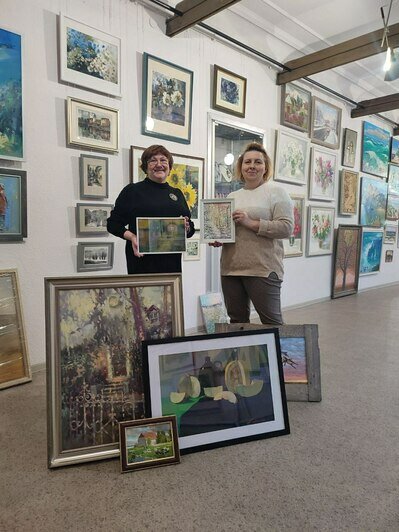 Искусство в хорошие руки: калининградский Союз художников сделал подарок детскому благотворительному фонду  - Новости Калининграда | Фото: калининградская областная общественная организация ВТОО «Союз Художников России»