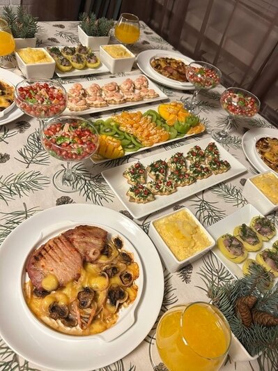 Новогодний стол за 2 000 рублей: реально ли такое в Калининграде, выяснили социологи - Новости Калининграда | Фото: Вера С. / «ВКонтакте»