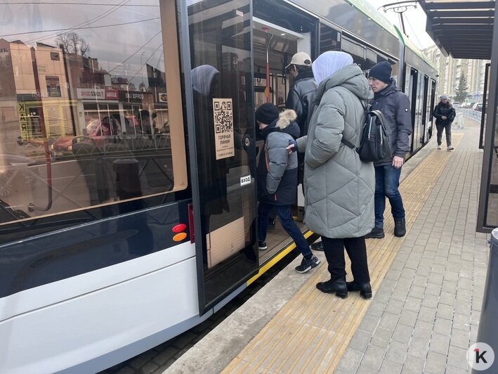 В Калининграде впервые сделали высокие платформы для трамваев: что изменилось для пассажиров (фото) - Новости Калининграда | Фото: «Клопс»