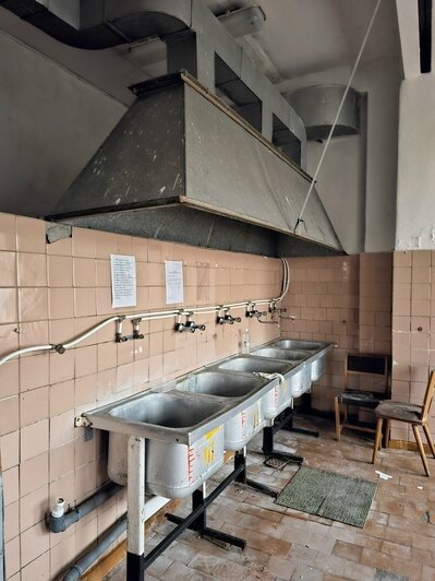 Экскурсовод показал интерьеры самой высокой заброшки Зеленоградска, где в 80-е отдыхали рыбаки (фото)   - Новости Калининграда | Фото: Женяй Огонь