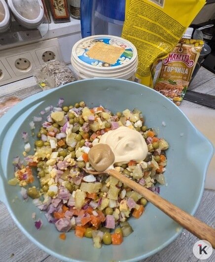 Каперсы, грибы и форель: кулинары рассказали, как можно разнообразить оливье   - Новости Калининграда | Фото: «Клопс»