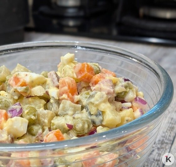 Каперсы, грибы и форель: кулинары рассказали, как можно разнообразить оливье   - Новости Калининграда | Фото: «Клопс»