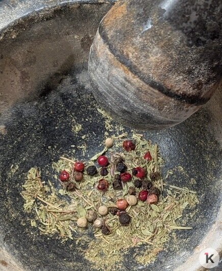 Каперсы, грибы и форель: кулинары рассказали, как можно разнообразить оливье   - Новости Калининграда | Фото: «Клопс»