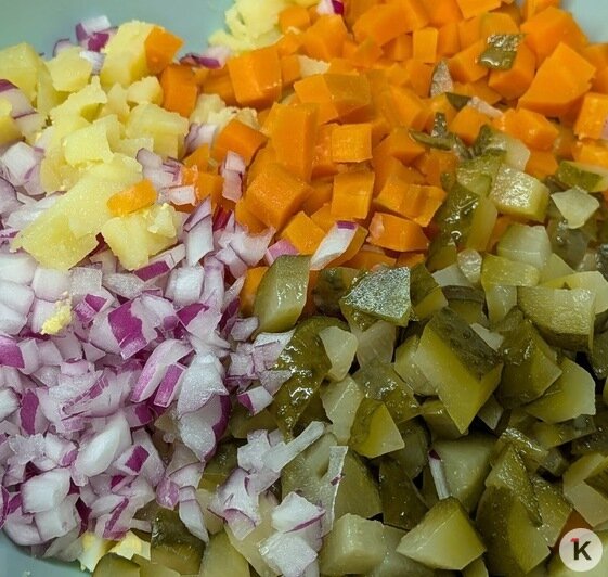 Каперсы, грибы и форель: кулинары рассказали, как можно разнообразить оливье   - Новости Калининграда | Фото: «Клопс»