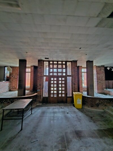 Экскурсовод показал интерьеры самой высокой заброшки Зеленоградска, где в 80-е отдыхали рыбаки (фото)   - Новости Калининграда | Фото: Женяй Огонь