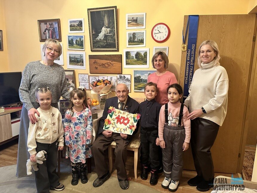 Леонида Алексеевича поздравили с юбилеем. | Фото: архив д/с 94