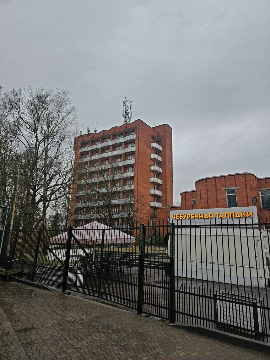 Экскурсовод показал интерьеры самой высокой заброшки Зеленоградска, где в 80-е отдыхали рыбаки (фото)   - Новости Калининграда | Фото: Женяй Огонь