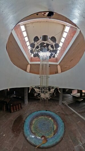 Экскурсовод показал интерьеры самой высокой заброшки Зеленоградска, где в 80-е отдыхали рыбаки (фото)   - Новости Калининграда | Фото: Женяй Огонь