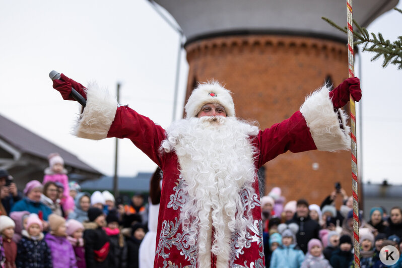Дед Мороз приехал на поезде в два города Калининградской области (фоторепортаж)   - Новости Калининграда | Фото: Александр Подгорчук / «Клопс»