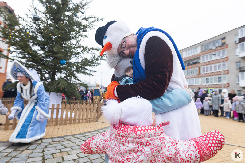 Дед Мороз приехал на поезде в два города Калининградской области (фоторепортаж)   - Новости Калининграда | Фото: Александр Подгорчук / «Клопс»