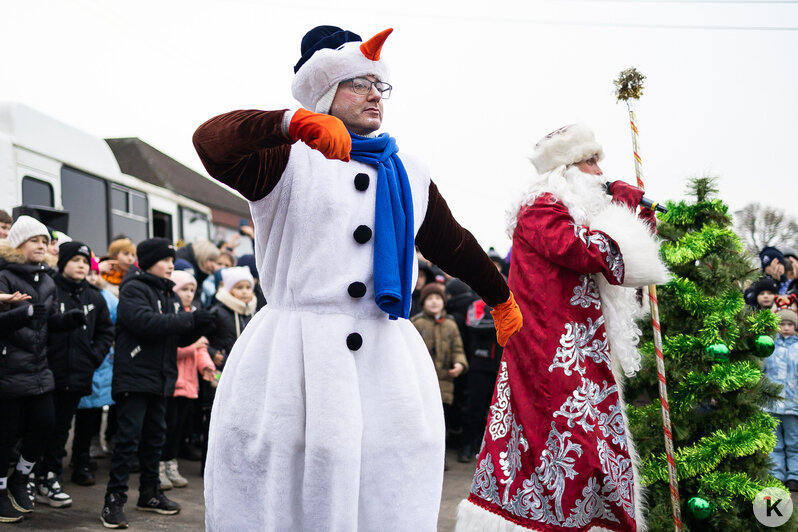 Дед Мороз приехал на поезде в два города Калининградской области (фоторепортаж)   - Новости Калининграда | Фото: Александр Подгорчук / «Клопс»