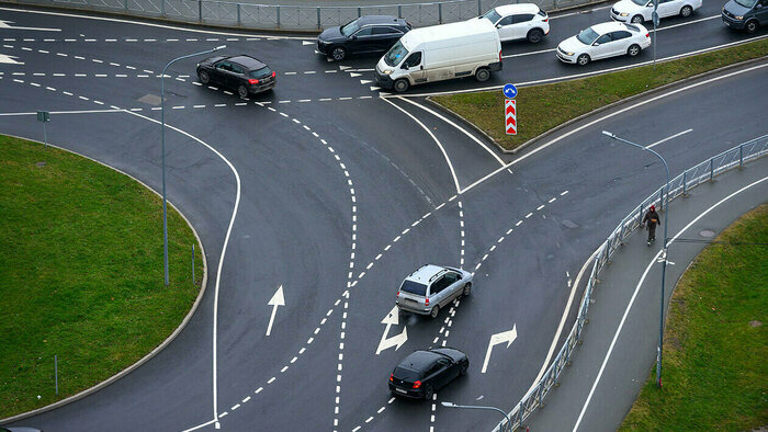 Для оформления страхового случая не нужен сторонний аварийный комиссар, помогут в круглосуточной службе поддержки | Фото: Александр Мелехов