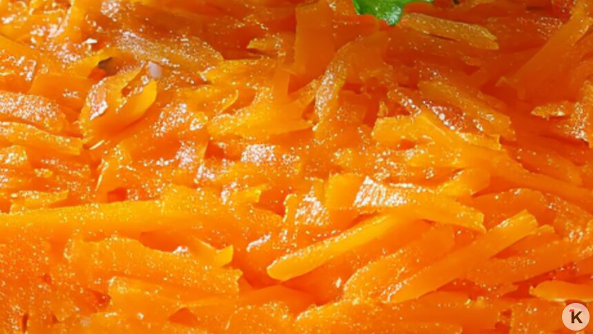 Малахитовый браслет и лисья шубка: три необычных салата, которые поразят гостей за новогодним столом  - Новости Калининграда | Иллюстрация: Ксения Александрова / «Клопс»