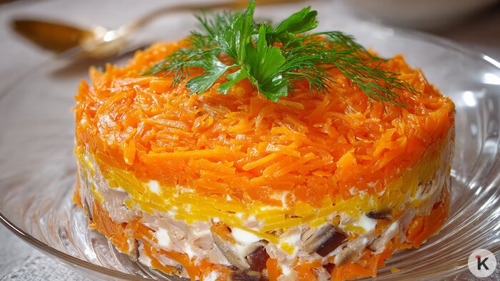 Малахитовый браслет и лисья шубка: три необычных салата, которые поразят гостей за новогодним столом  - Новости Калининграда | Иллюстрация: Ксения Александрова / «Клопс»