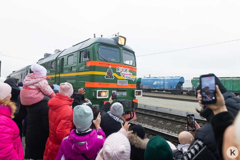 Дед Мороз приехал на поезде в два города Калининградской области (фоторепортаж)   - Новости Калининграда | Фото: Александр Подгорчук / «Клопс»