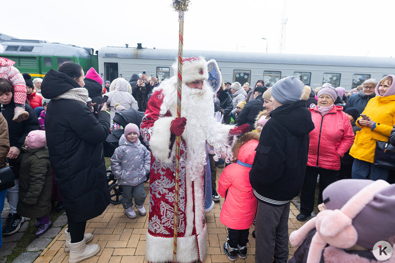 Дед Мороз приехал на поезде в два города Калининградской области (фоторепортаж)   - Новости Калининграда | Фото: Александр Подгорчук / «Клопс»