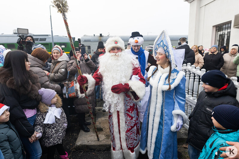Дед Мороз приехал на поезде в два города Калининградской области (фоторепортаж)   - Новости Калининграда | Фото: Александр Подгорчук / «Клопс»