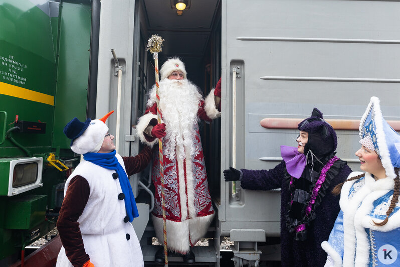 Дед Мороз приехал на поезде в два города Калининградской области (фоторепортаж)   - Новости Калининграда | Фото: Александр Подгорчук / «Клопс»