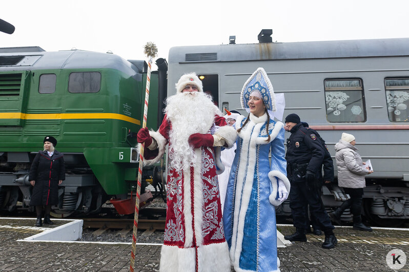 Дед Мороз приехал на поезде в два города Калининградской области (фоторепортаж)   - Новости Калининграда | Фото: Александр Подгорчук / «Клопс»