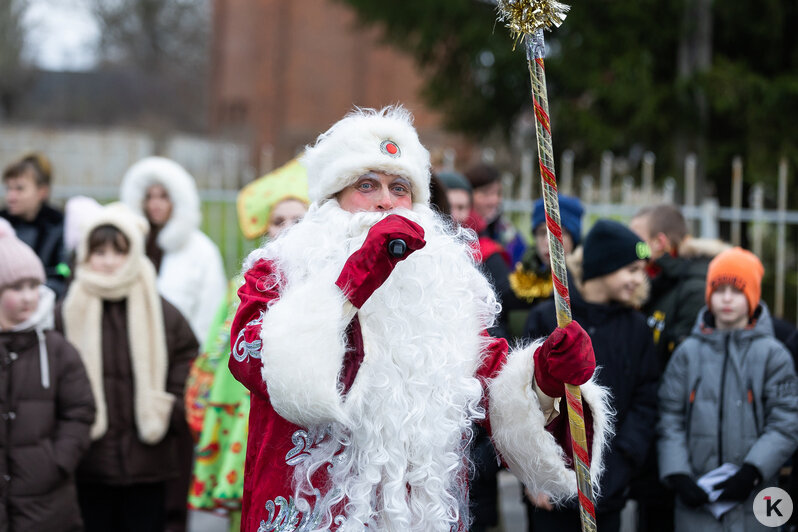 Дед Мороз приехал на поезде в два города Калининградской области (фоторепортаж)   - Новости Калининграда | Фото: Александр Подгорчук / «Клопс»