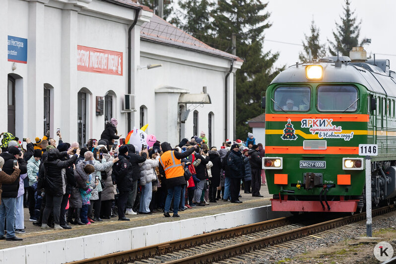 Дед Мороз приехал на поезде в два города Калининградской области (фоторепортаж)   - Новости Калининграда | Фото: Александр Подгорчук / «Клопс»