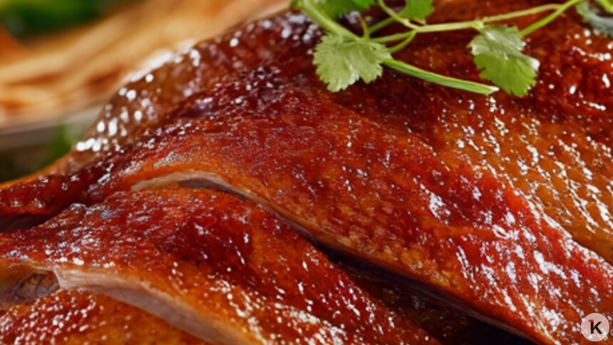 Блинчики, соус и патока: три способа приготовить утку по-пекински, которые вызовут аплодисменты  - Новости Калининграда | Иллюстрация: Ксения Александрова / «Клопс»